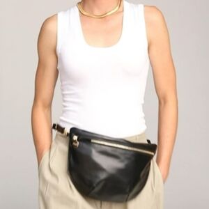 Clare V. Grande Fanny Black Nouveau